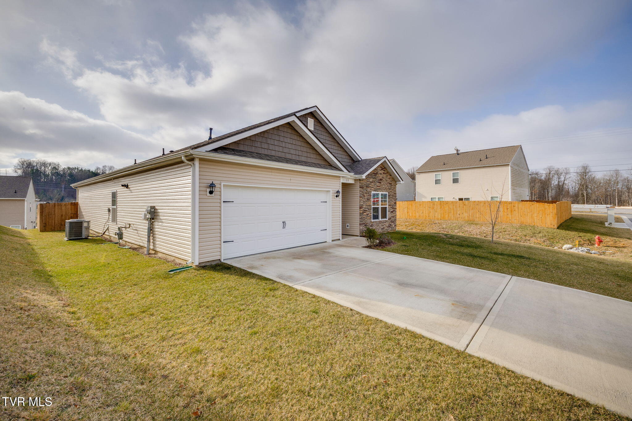 1109 Ridge Parke Kingsport, TN 37663 - Photo 3 of 24 003