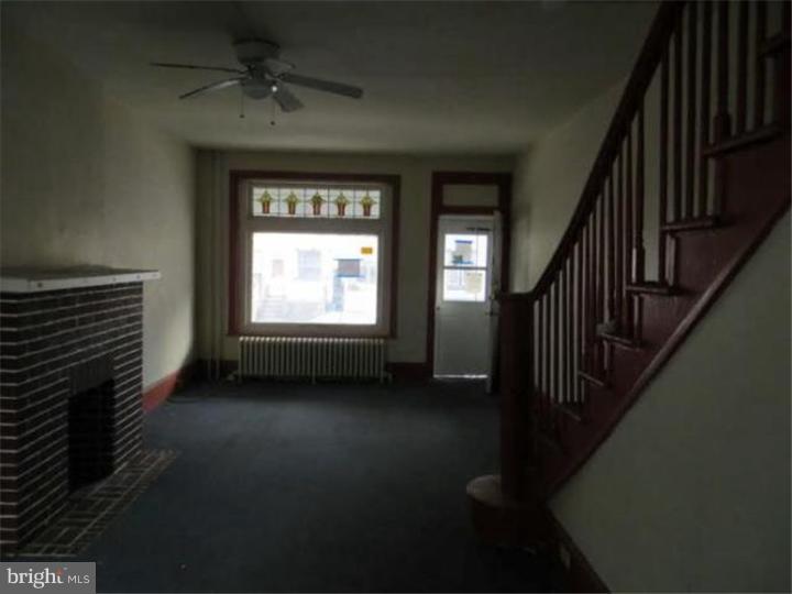 533 Robeson Street Reading, PA 19601 - Photo 3 of 5 Living Room