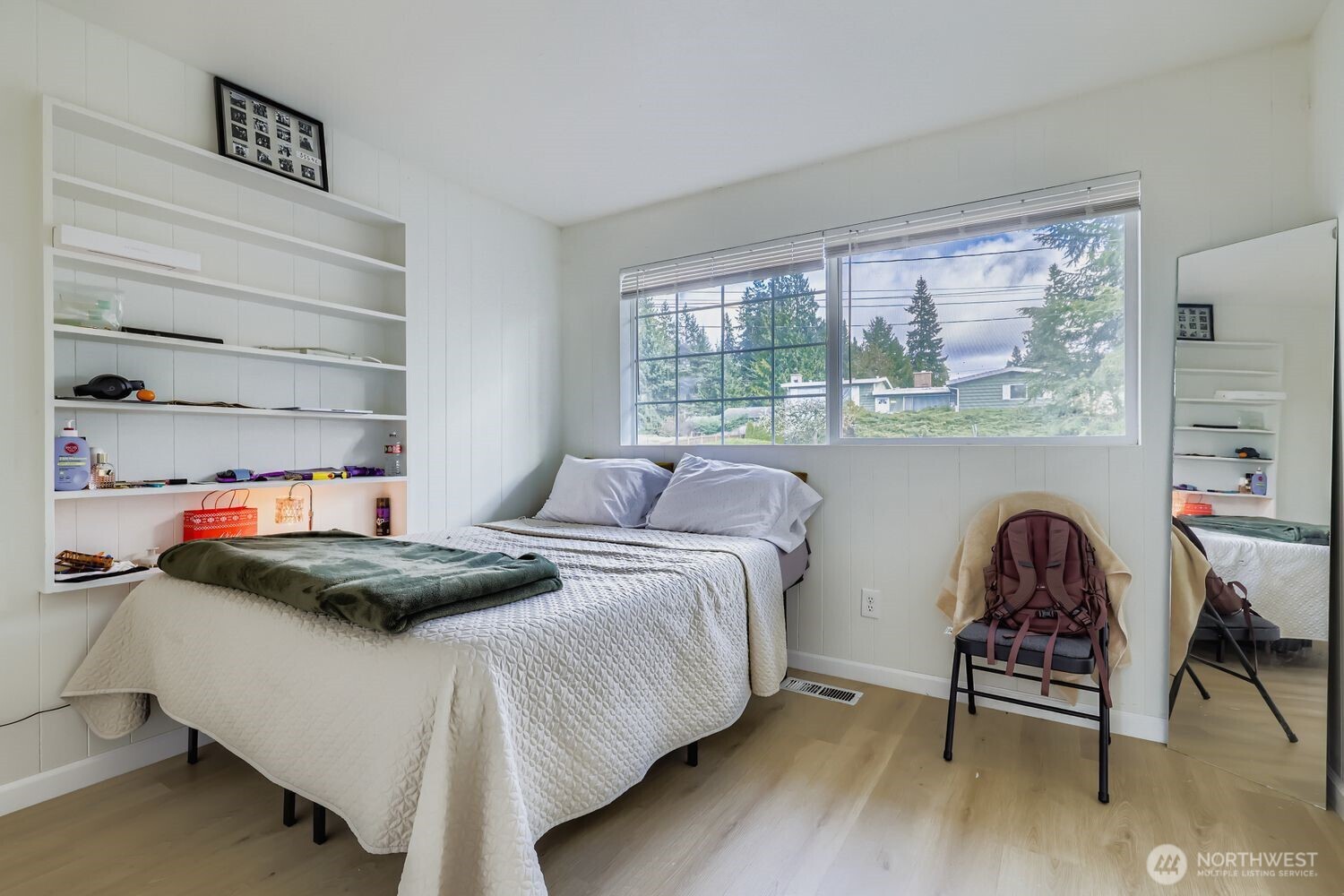 17926 73rd Avenue West Edmonds, WA 98026 - Photo 19 of 40 a bedroom with a bed and a window