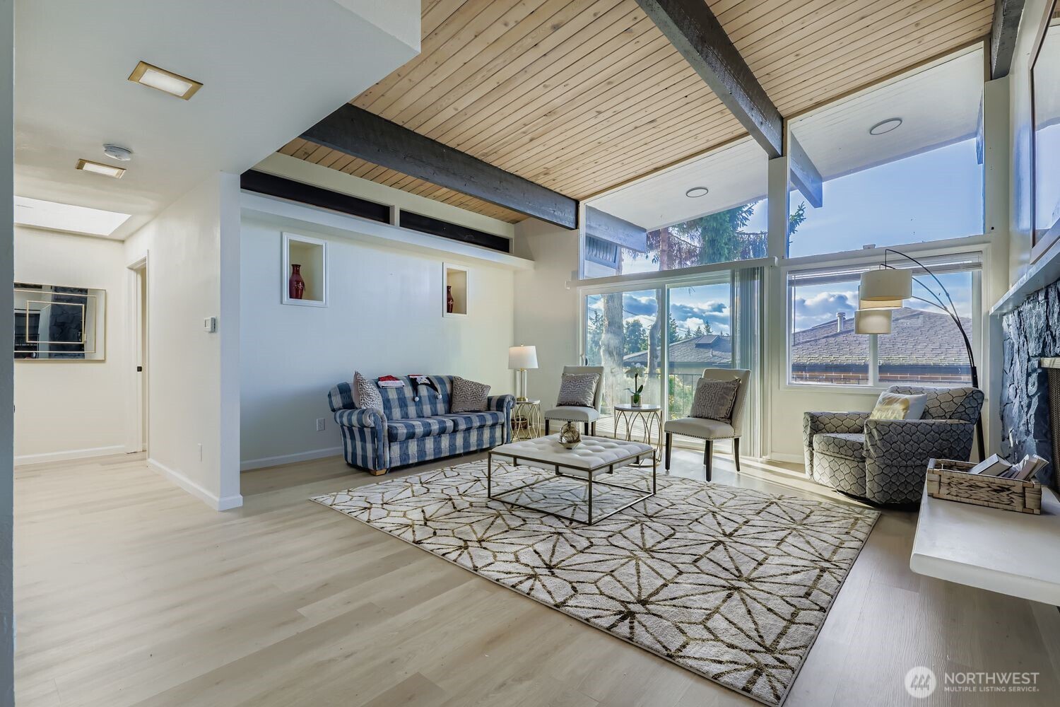17926 73rd Avenue West Edmonds, WA 98026 - Photo 5 of 40 a living room with furniture