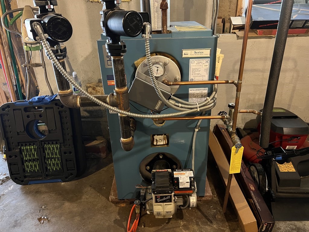 34 Colonial Road Webster, MA 01570 - Photo 33 of 35 a view of a room with gym equipment