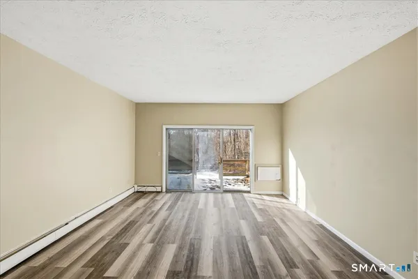 $160,000 | 107 Woodland Drive, Unit B, Montville, CT 06382