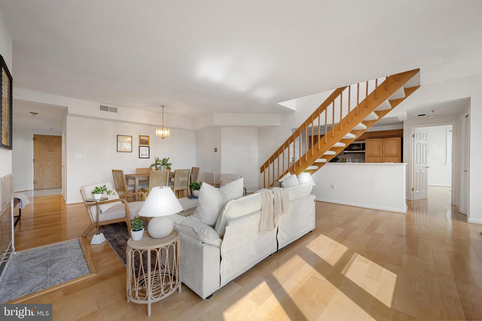 930 Astern Way, Unit 609 Annapolis, MD 21401 - Photo 12 of 47 Living & Dining Rooms