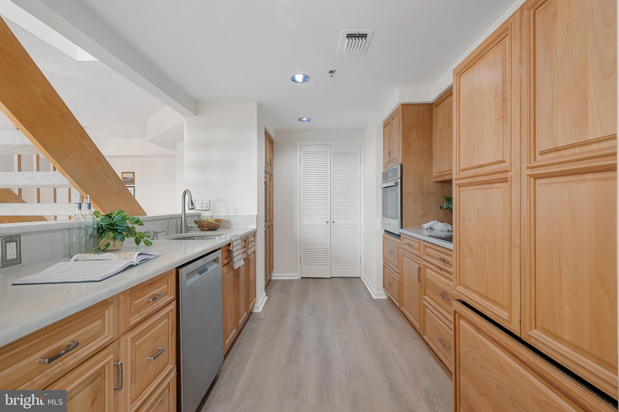 930 Astern Way, Unit 609 Annapolis, MD 21401 - Photo 14 of 47 Kitchen