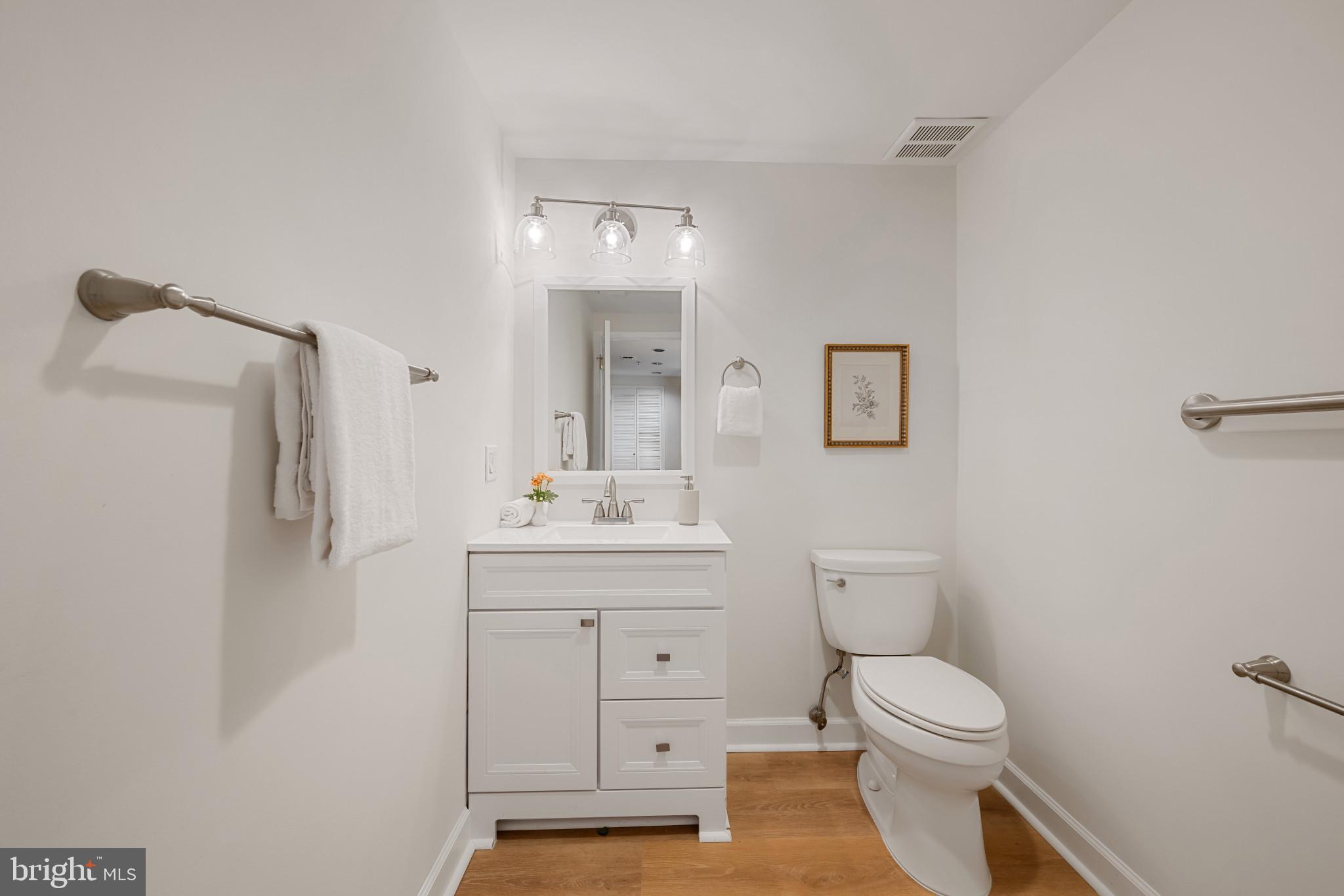 930 Astern Way, Unit 609 Annapolis, MD 21401 - Photo 22 of 47 Powder Room