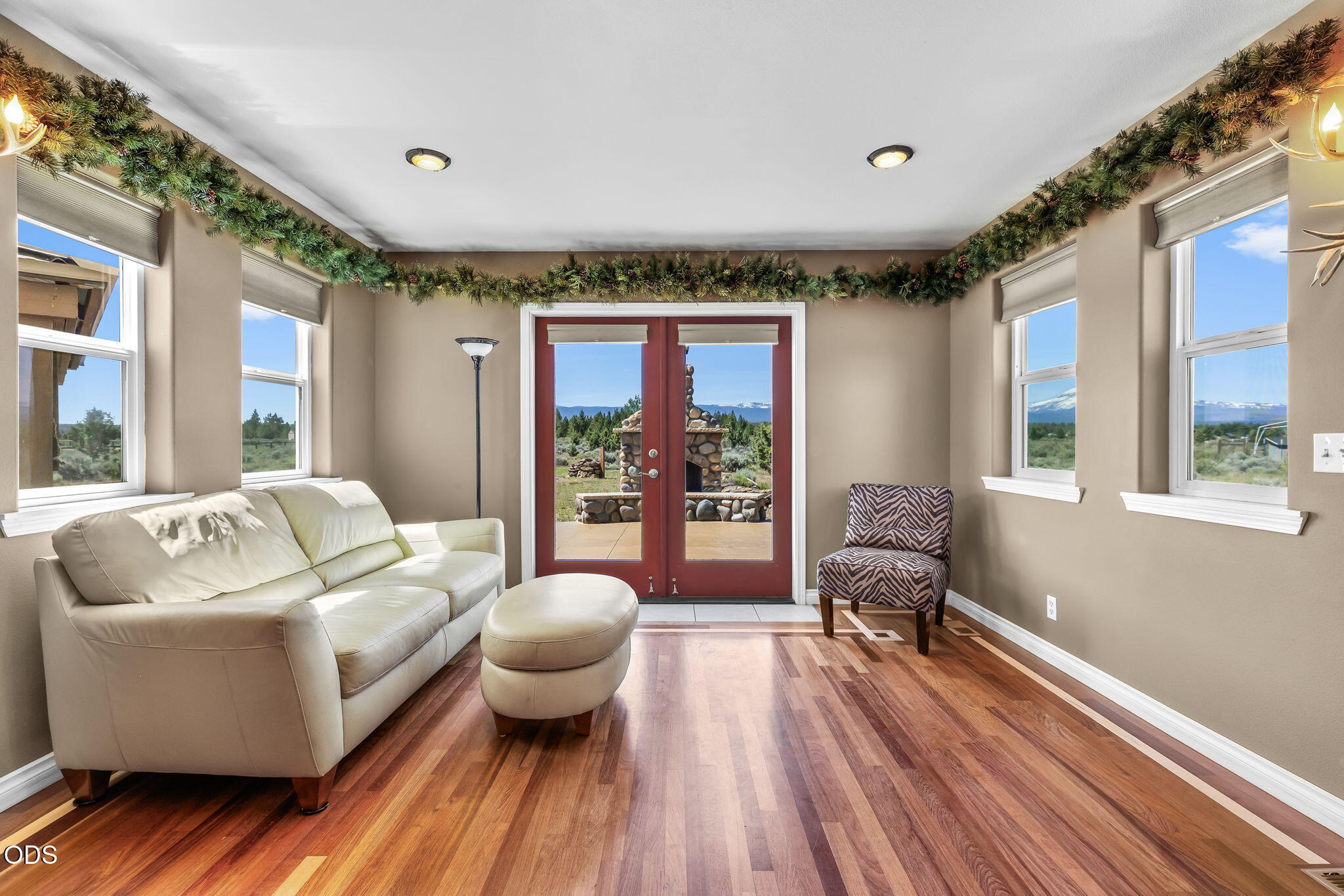 66967 Lance Road Bend, OR 97703 - Photo 13 of 58