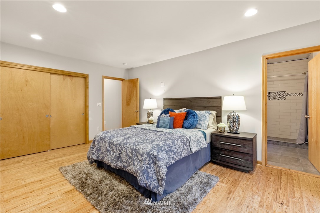 18645 Renton-Maple Valley Road Maple Valley, WA 98038 - Photo 13 of 30 a bedroom with a bed and a dresser