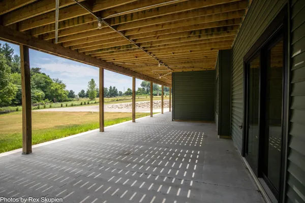 $1,185,000 | 17090 Kenowa Avenue, Kent City, MI 49330