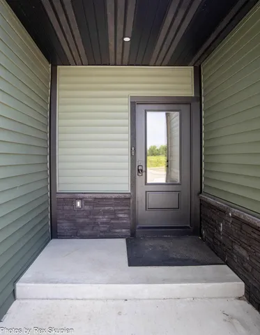 $1,185,000 | 17090 Kenowa Avenue, Kent City, MI 49330