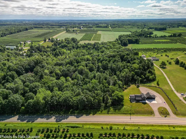 $1,185,000 | 17090 Kenowa Avenue, Kent City, MI 49330