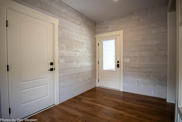 $1,185,000 | 17090 Kenowa Avenue, Kent City, MI 49330