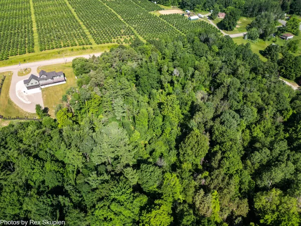 $1,185,000 | 17090 Kenowa Avenue, Kent City, MI 49330