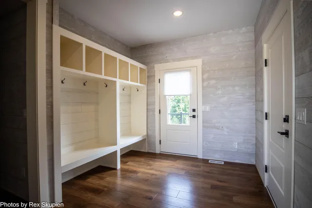 $1,185,000 | 17090 Kenowa Avenue, Kent City, MI 49330