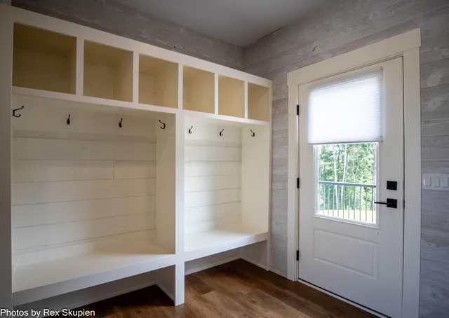 $1,185,000 | 17090 Kenowa Avenue, Kent City, MI 49330