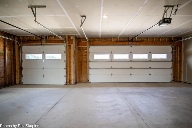 $1,185,000 | 17090 Kenowa Avenue, Kent City, MI 49330