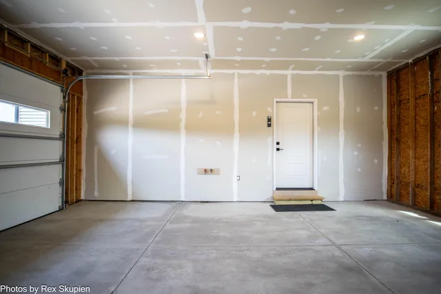 $1,185,000 | 17090 Kenowa Avenue, Kent City, MI 49330