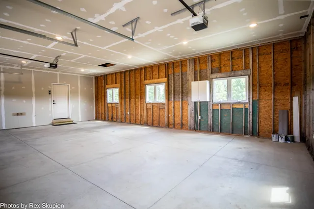 $1,185,000 | 17090 Kenowa Avenue, Kent City, MI 49330