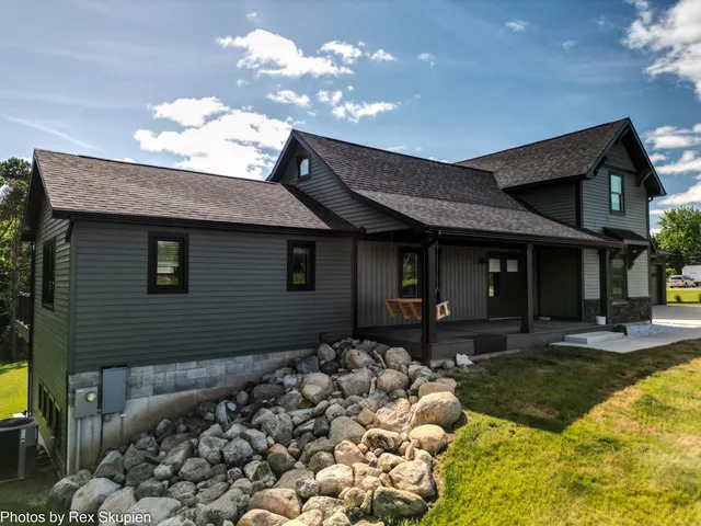 $1,185,000 | 17090 Kenowa Avenue, Kent City, MI 49330