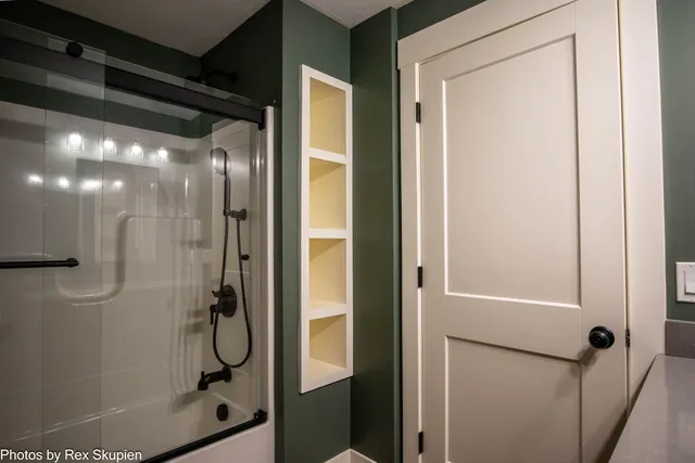 $1,185,000 | 17090 Kenowa Avenue, Kent City, MI 49330