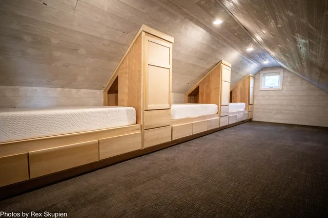 $1,185,000 | 17090 Kenowa Avenue, Kent City, MI 49330