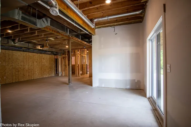 $1,185,000 | 17090 Kenowa Avenue, Kent City, MI 49330