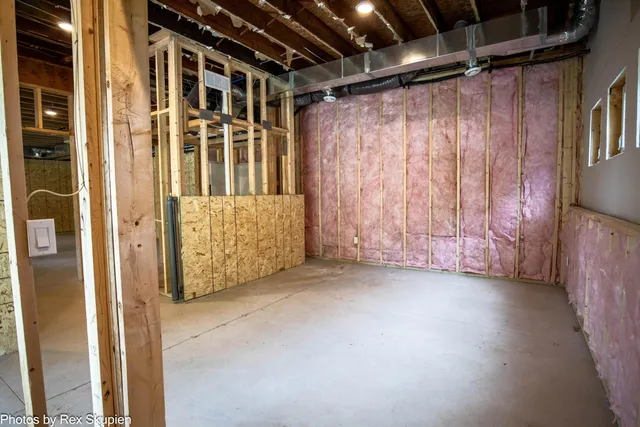 $1,185,000 | 17090 Kenowa Avenue, Kent City, MI 49330