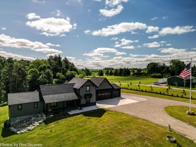 $1,185,000 | 17090 Kenowa Avenue, Kent City, MI 49330