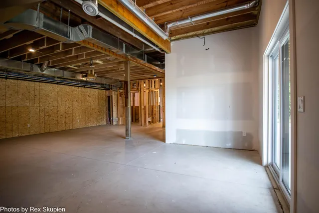 $1,185,000 | 17090 Kenowa Avenue, Kent City, MI 49330