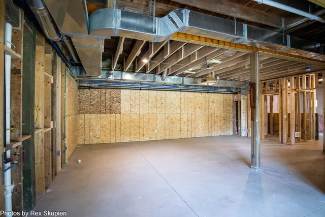 $1,185,000 | 17090 Kenowa Avenue, Kent City, MI 49330