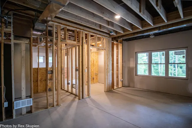 $1,185,000 | 17090 Kenowa Avenue, Kent City, MI 49330