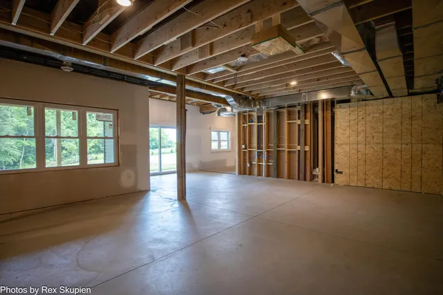 $1,185,000 | 17090 Kenowa Avenue, Kent City, MI 49330