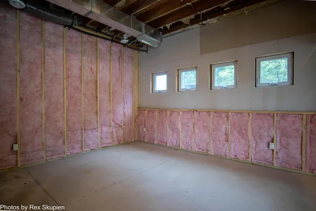 $1,185,000 | 17090 Kenowa Avenue, Kent City, MI 49330