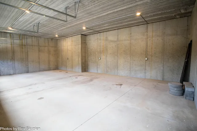 $1,185,000 | 17090 Kenowa Avenue, Kent City, MI 49330