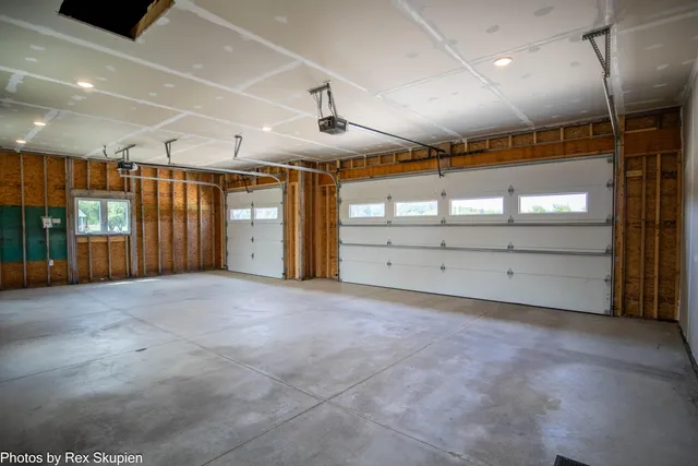 $1,185,000 | 17090 Kenowa Avenue, Kent City, MI 49330