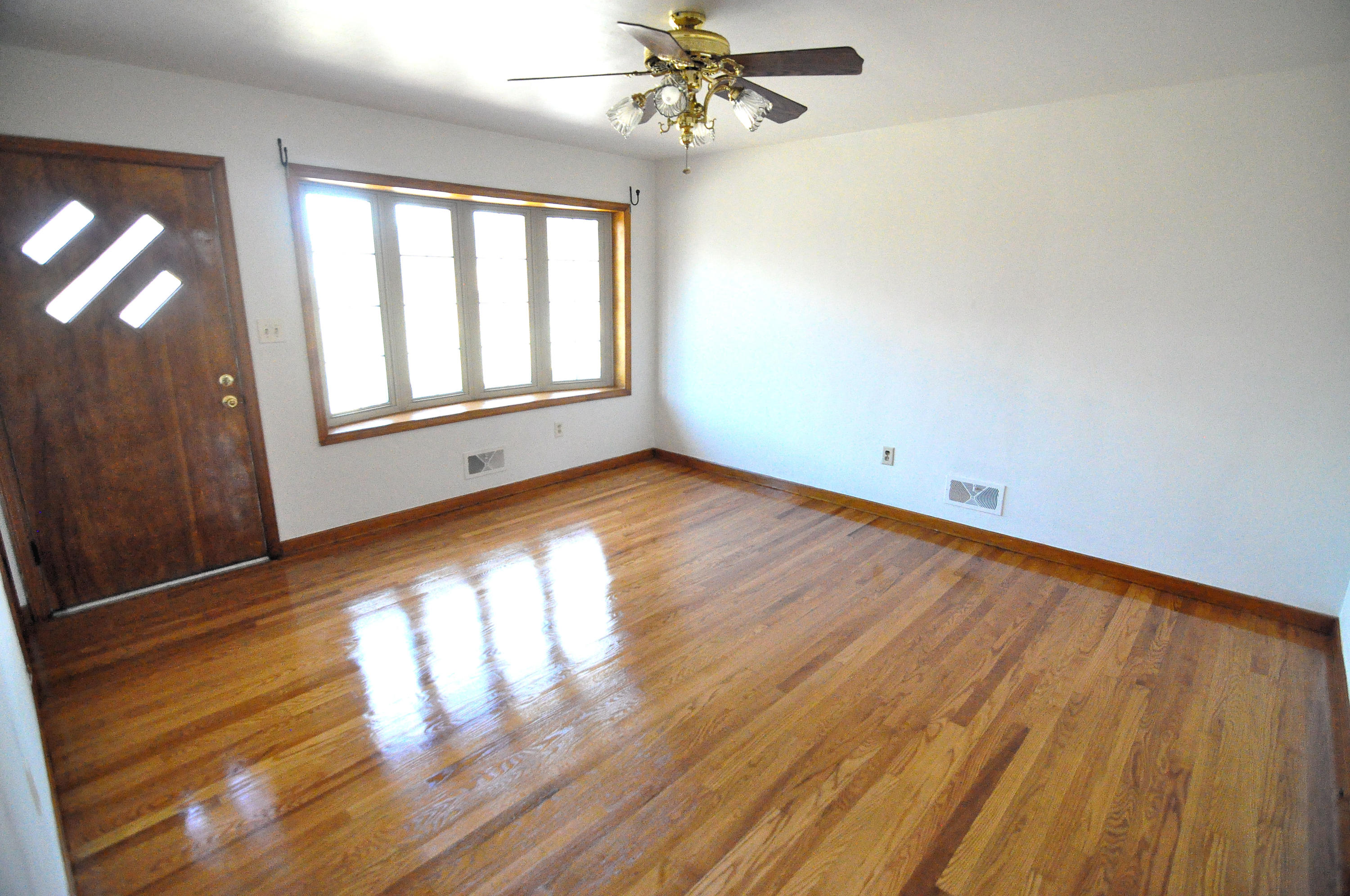 2513 Cannaday Road Northeast Roanoke, VA 24012 - Photo 2 of 27 Living Room