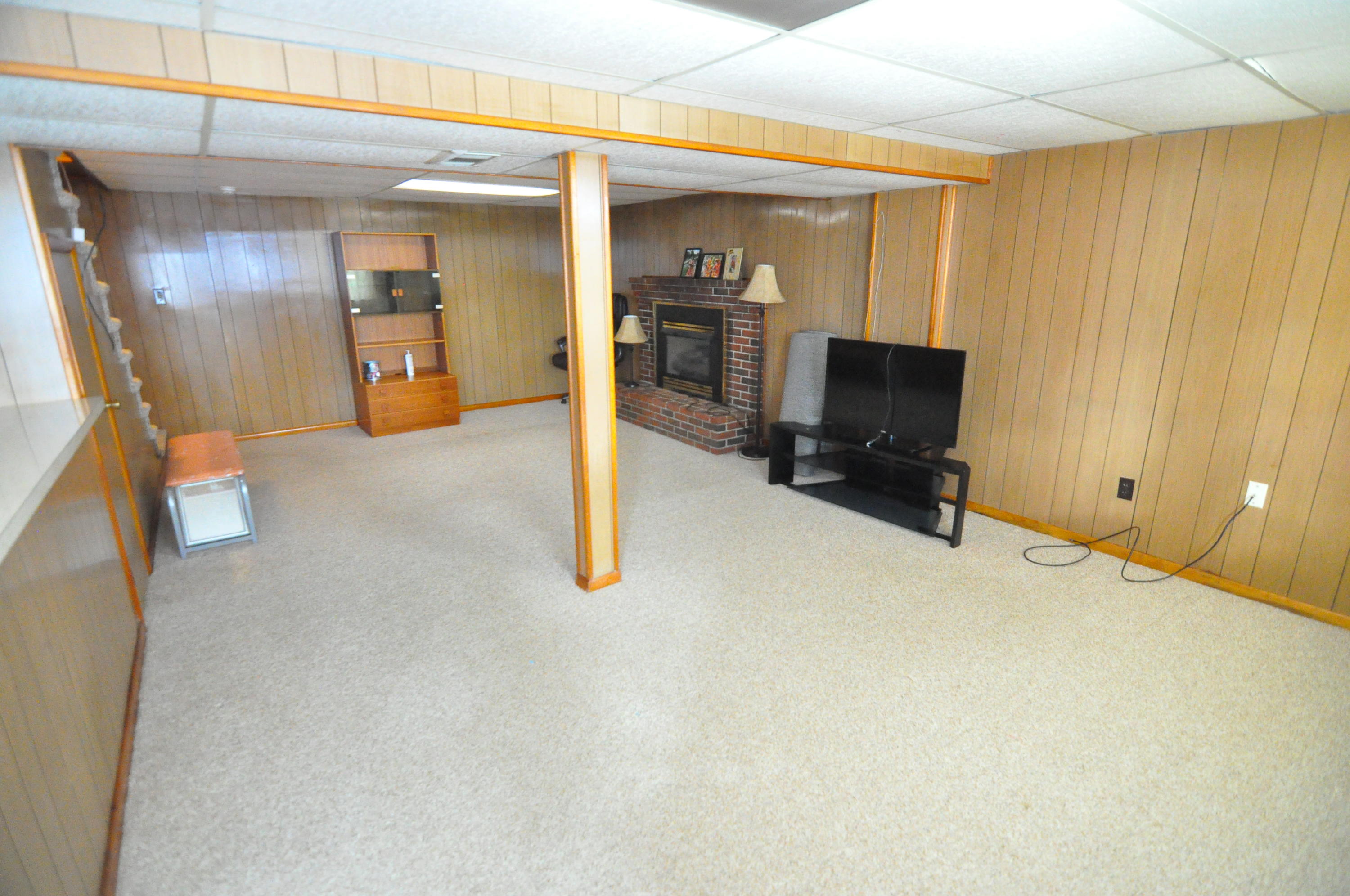 2513 Cannaday Road Northeast Roanoke, VA 24012 - Photo 17 of 27 Family Room