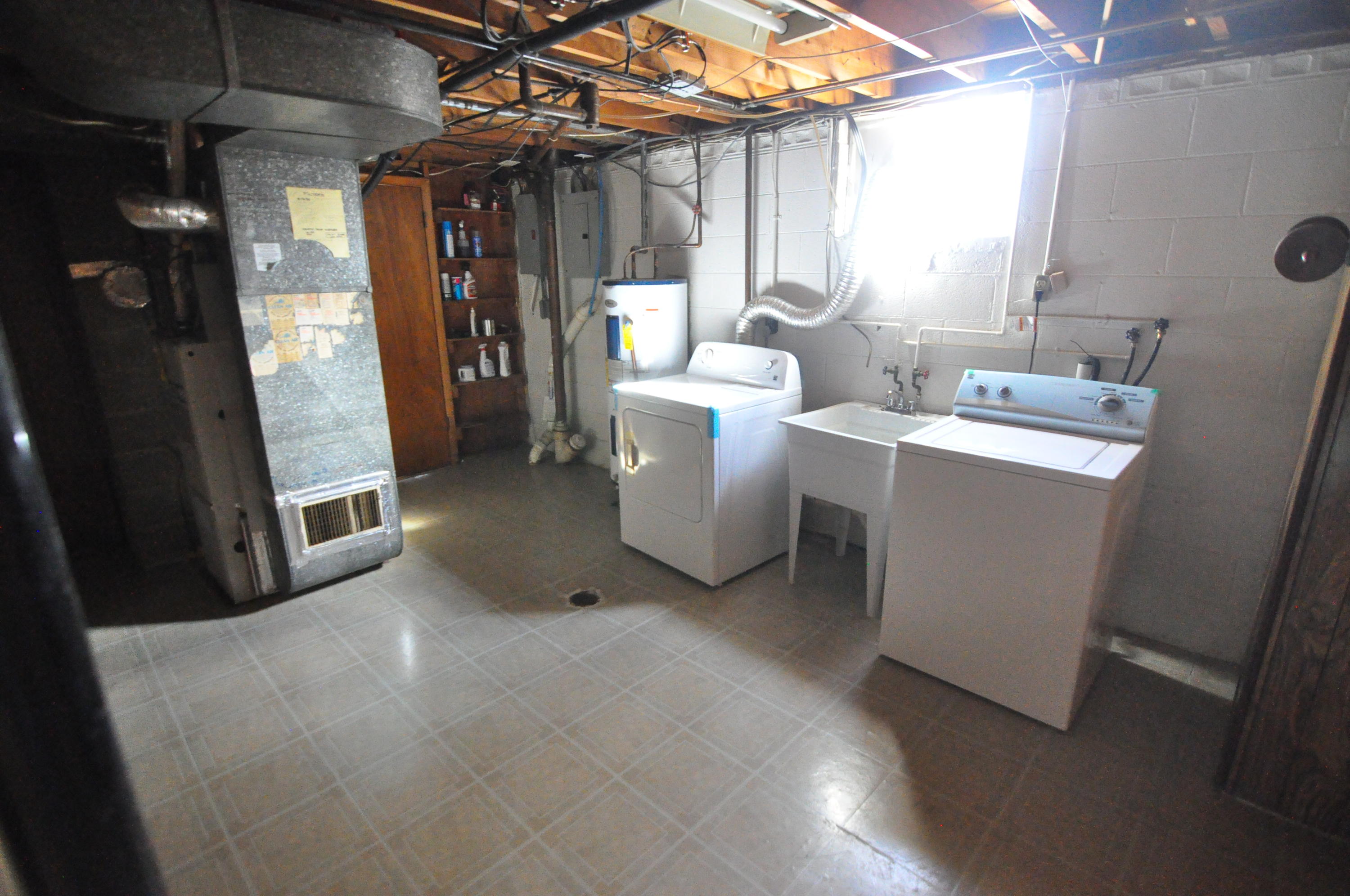 2513 Cannaday Road Northeast Roanoke, VA 24012 - Photo 19 of 27 Laundry