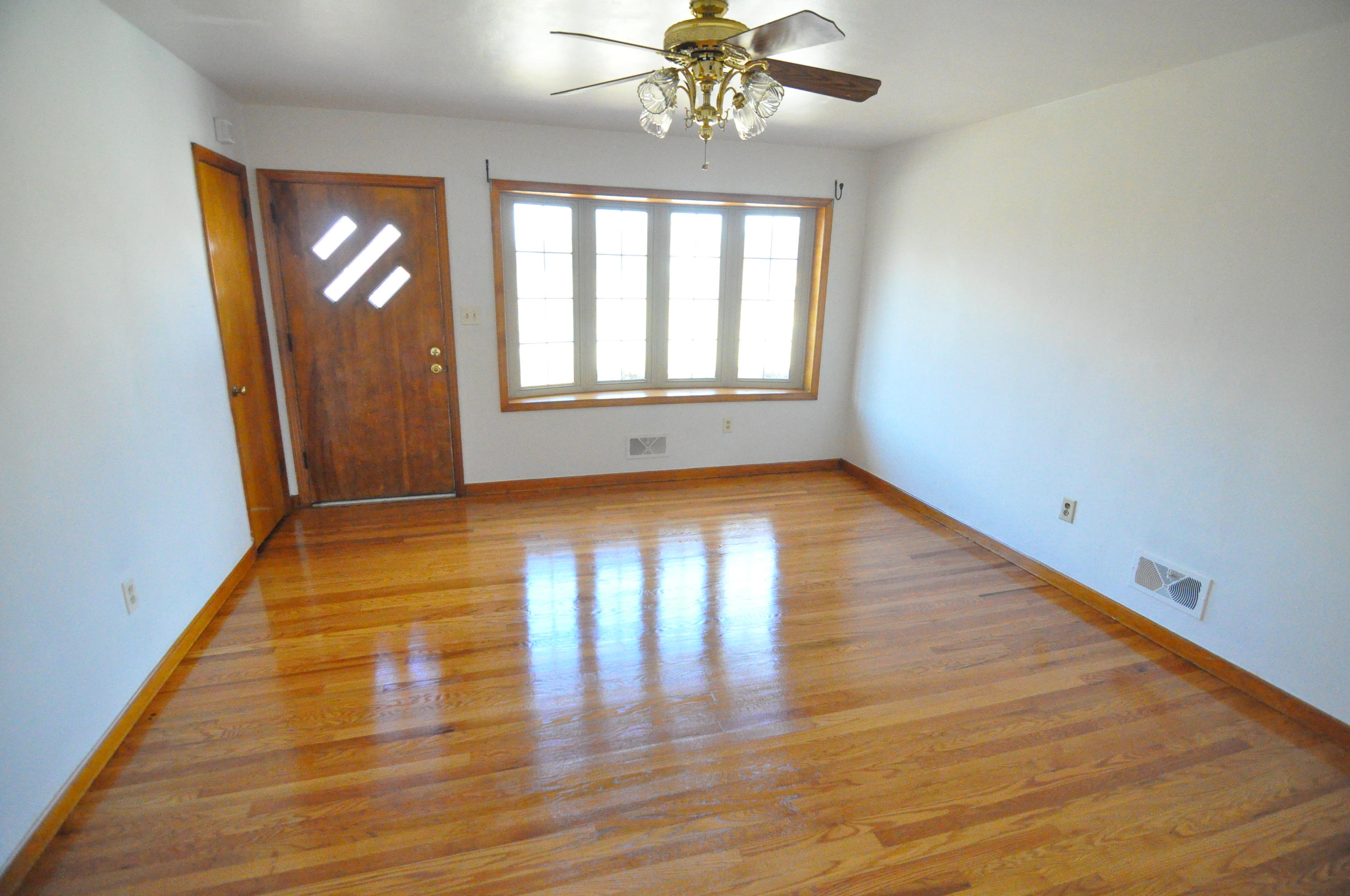2513 Cannaday Road Northeast Roanoke, VA 24012 - Photo 4 of 27 Living Room