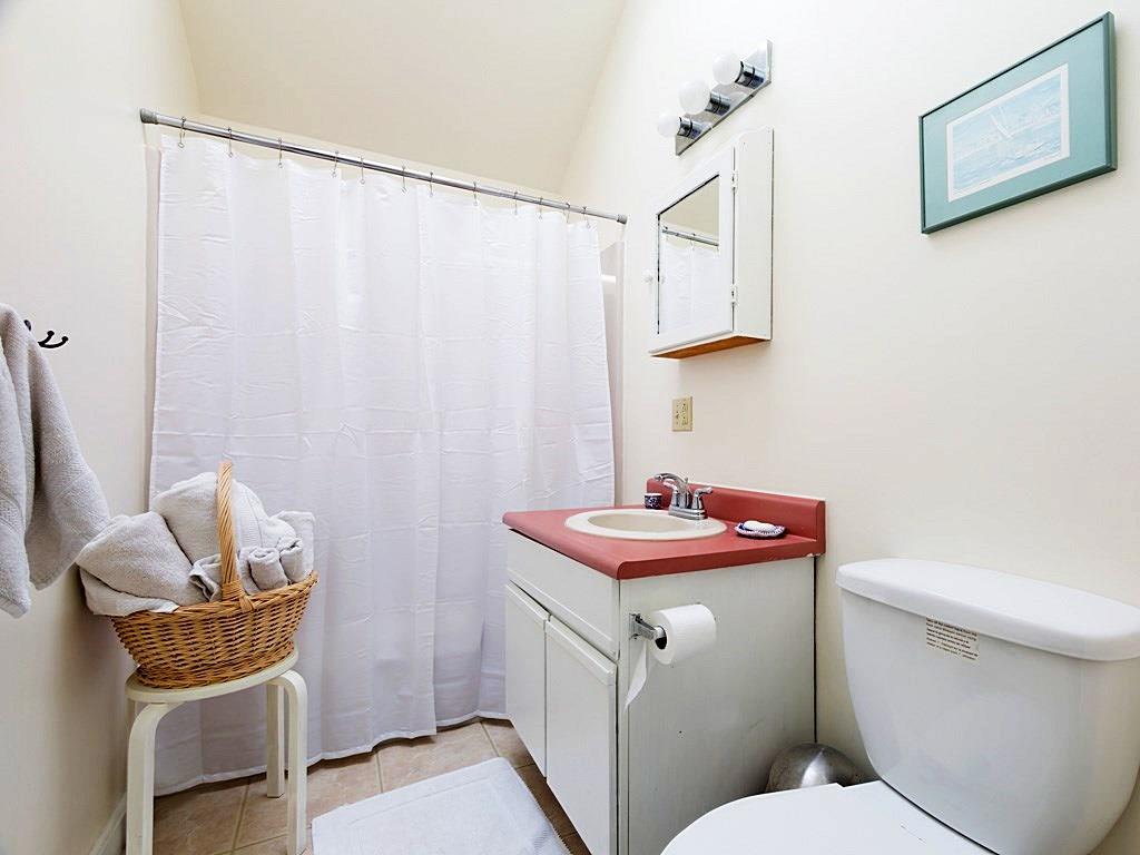 11 Harbor Ridge Road Freeport, ME 04032 - Photo 31 of 35 Full bath - in-law apartment.