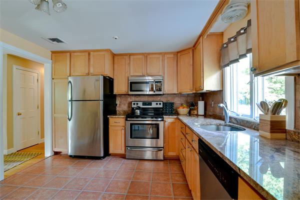 137 Lincoln Road Walpole, MA 02081 - Photo 10 of 29 Gallery Image 10