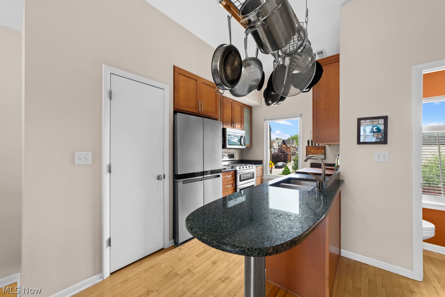 2575 West 9th Street Cleveland, OH 44113 - Photo 12 of 32
