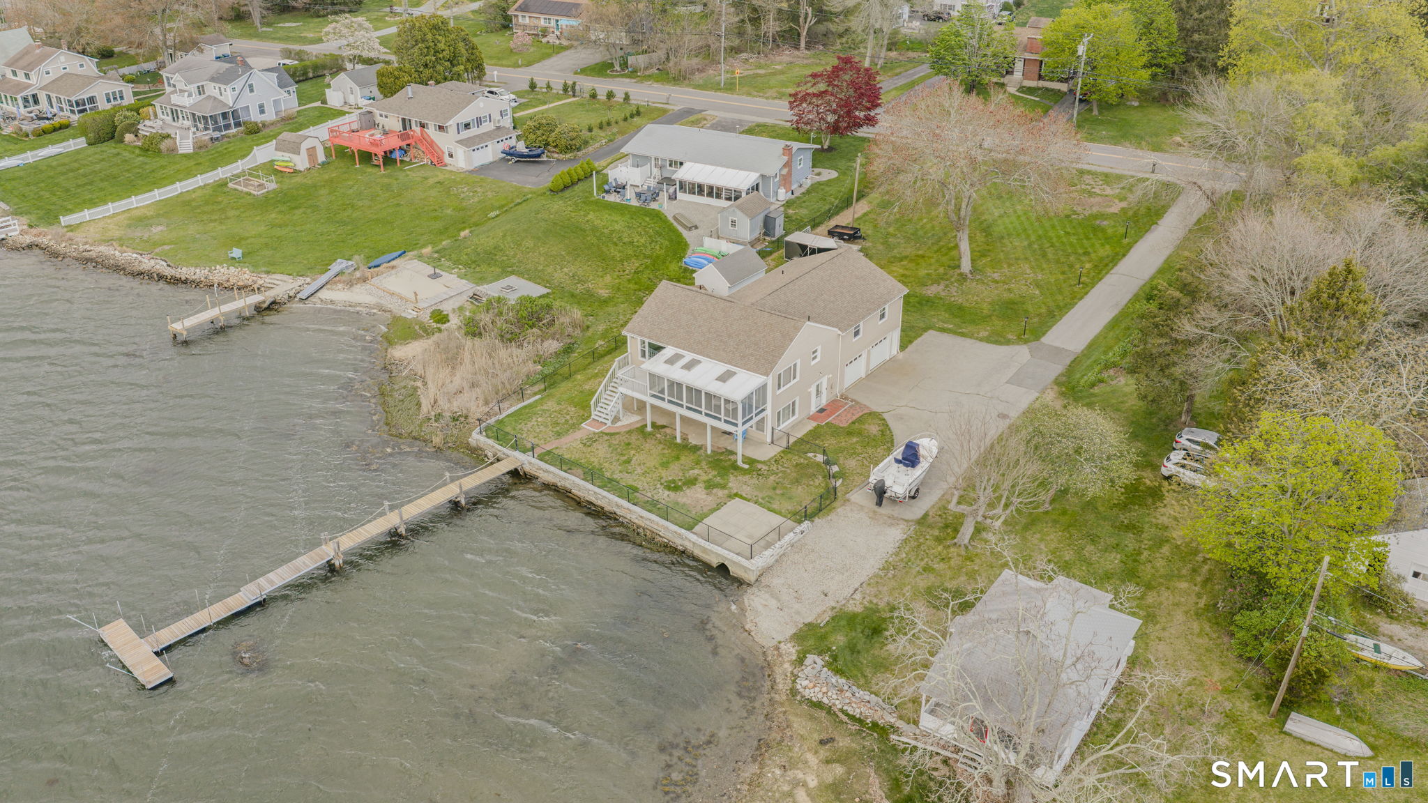 224 Shore Road Waterford, CT 06385 - Photo 6 of 40