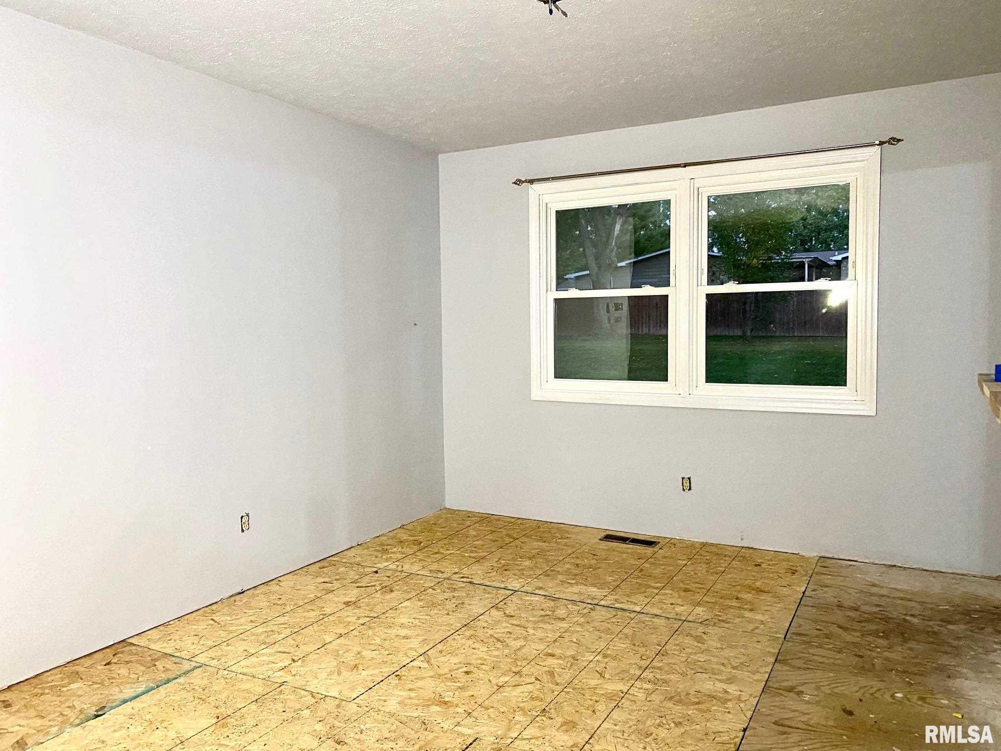 1144 Crystal Road West Frankfort, IL 62896 - Photo 11 of 17 Gallery Image 11