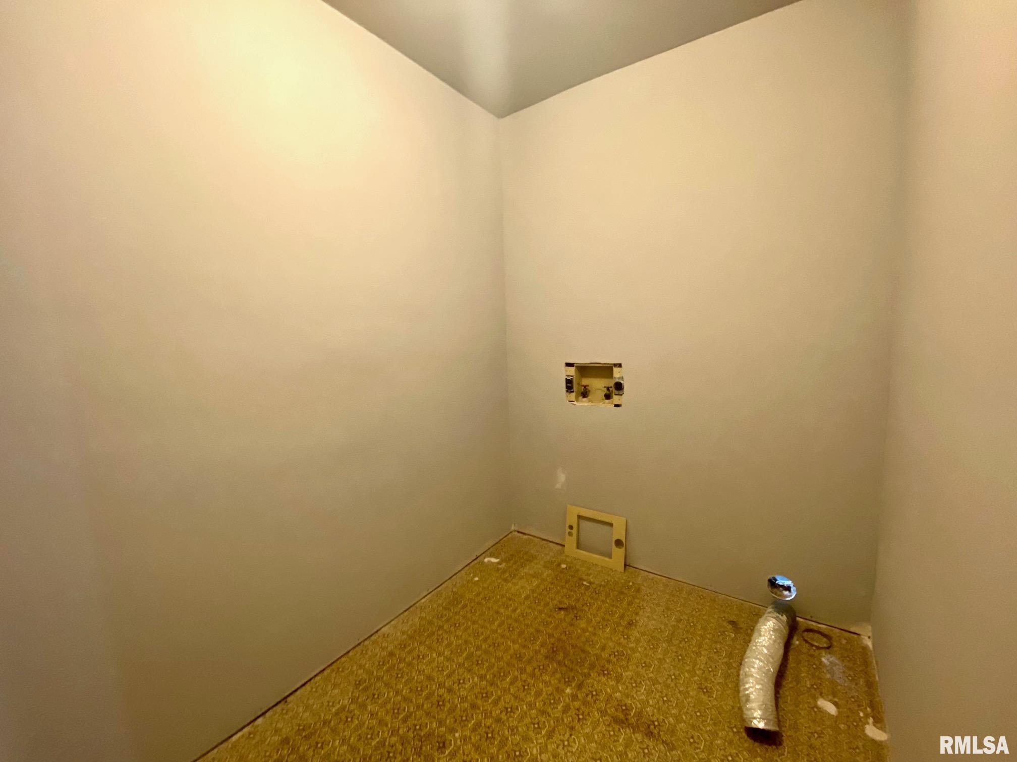 1144 Crystal Road West Frankfort, IL 62896 - Photo 9 of 17 Gallery Image 9