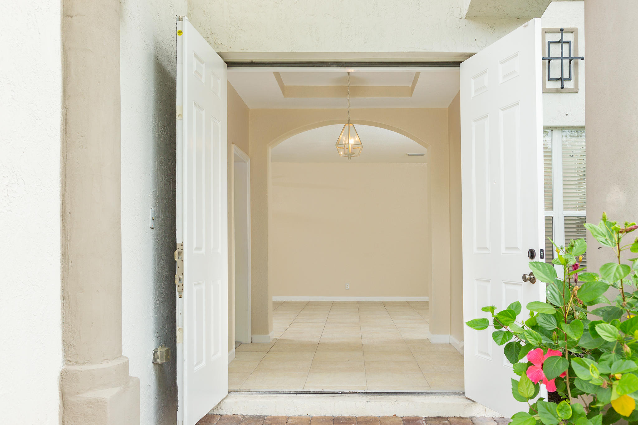 1100 Center Stone Lane Riviera Beach, FL 33404 - Photo 6 of 28 Entrance