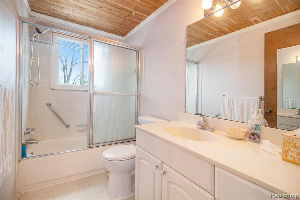 3162 Summers Road Keego Harbor, MI 48320 - Photo 11 of 16