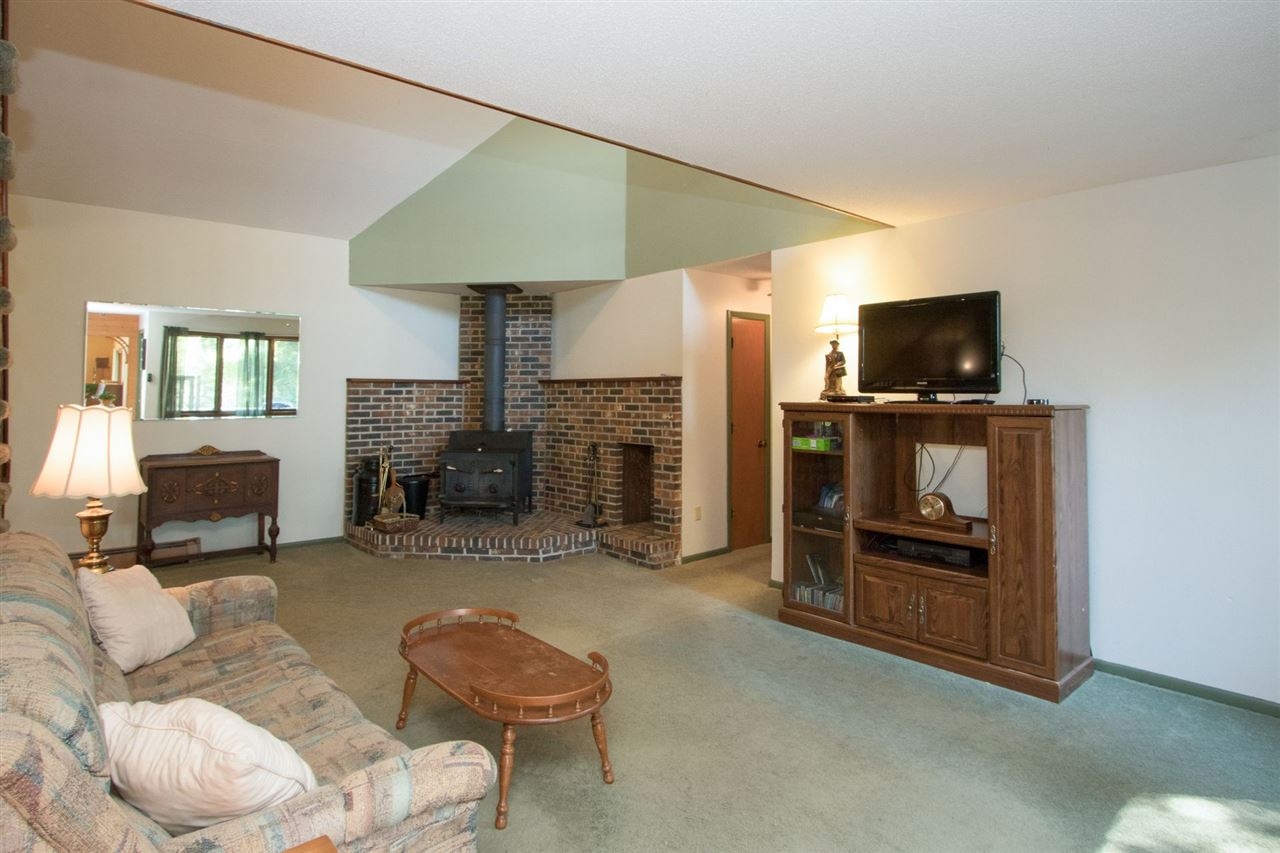 5703 Honey Grove Road Ely, IA 52227 - Photo 8 of 30 Gallery Image 8