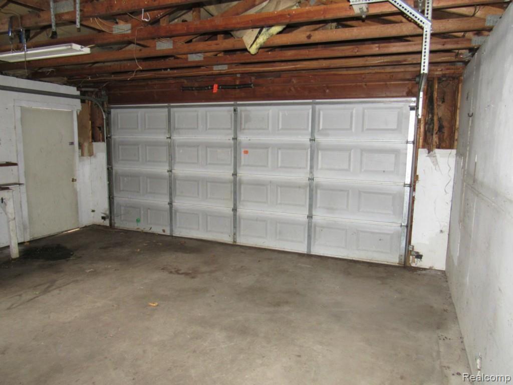 3015 Emmons Avenue Rochester, MI 48307 - Photo 13 of 40 3015 EMMONS ROCHESTER HILLS (42).jpg
