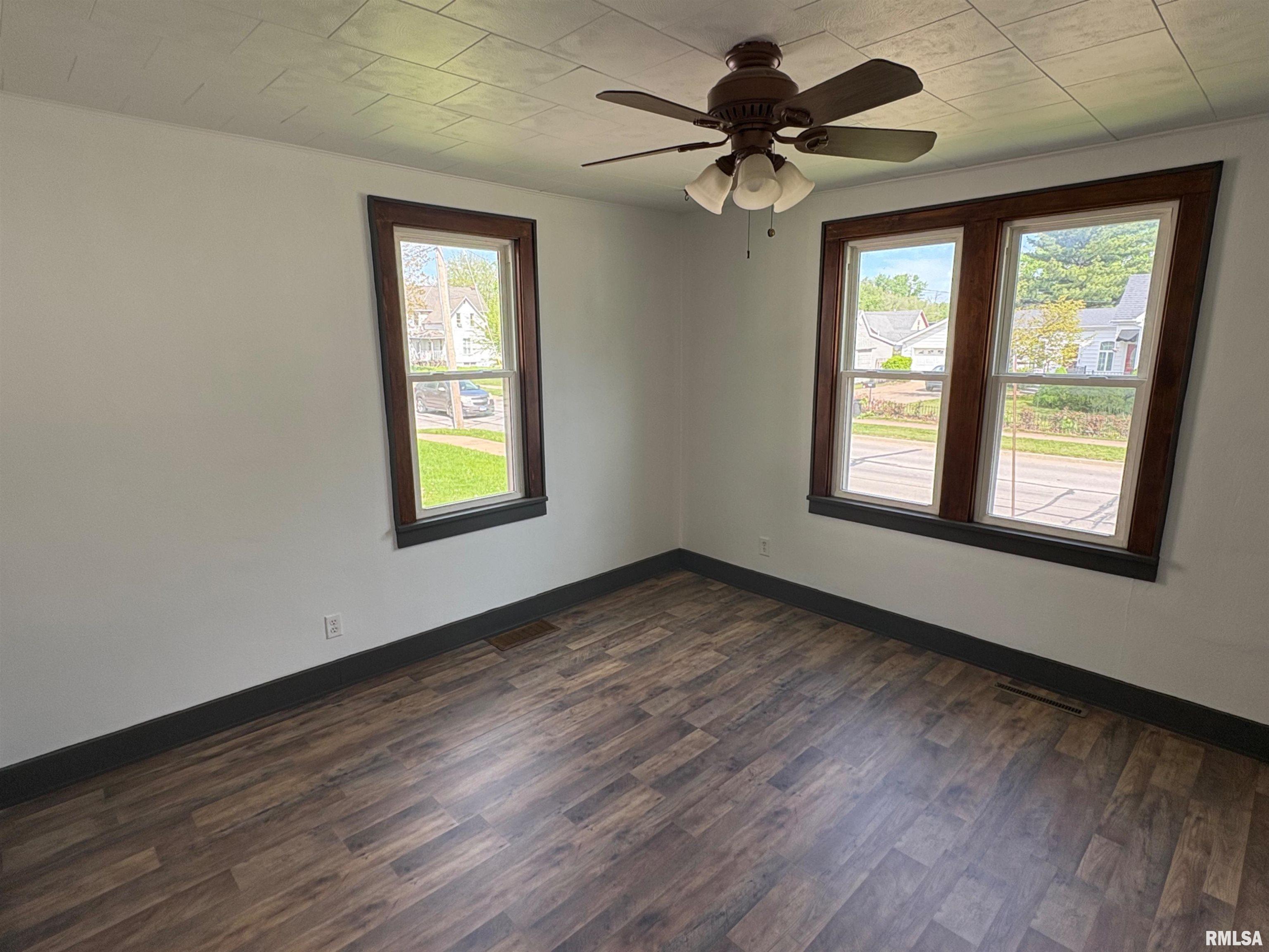 714 East Ash Street Canton, IL 61520 - Photo 11 of 40