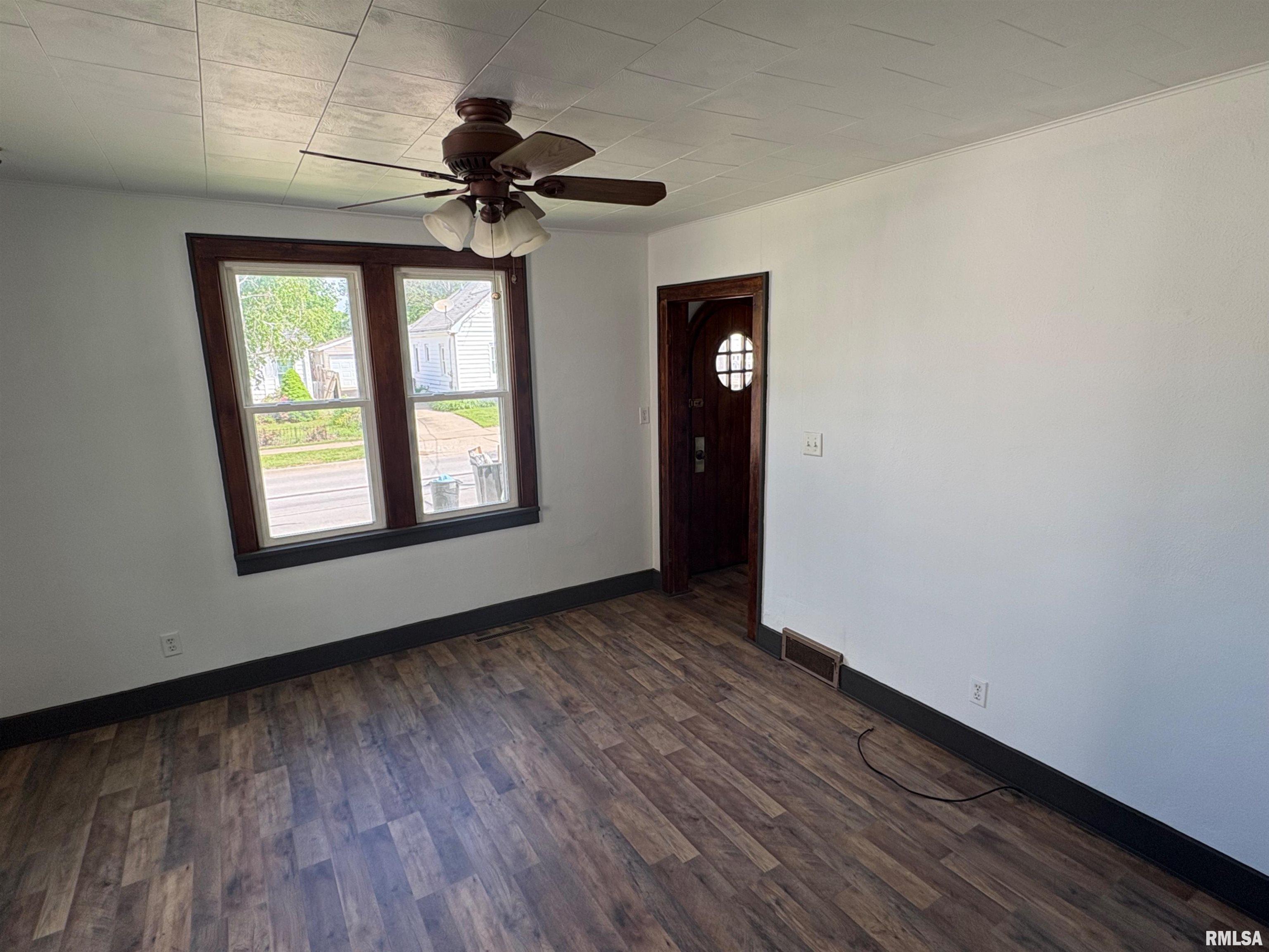 714 East Ash Street Canton, IL 61520 - Photo 12 of 40